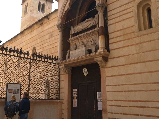 Gothic tombs made for an important family in Verona!