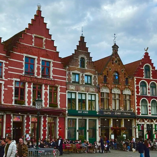 Heavenly waffles in Bruges 🇧🇪  