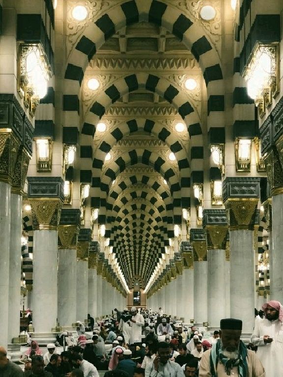 🏛 Discover the Spiritual Beauty of Medina’s Architecture 🌙✨