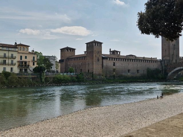 Skip a stone or lay on the warm rocks alonge this promenade!