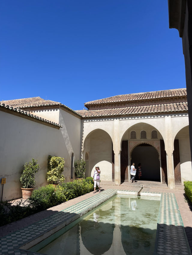 Málaga: Architectural Gems by the Sea 🏛️✨🌊