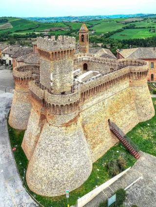 The Epic Fortress Tour: Rocca di Urbisaglia – Where History Hits Different 🇮🇹💥