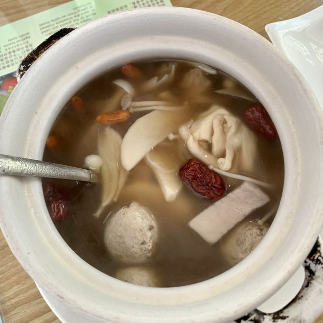 肉に見えて肉じゃ無い！肉無しベジメニューの老舗「素人記素食館」