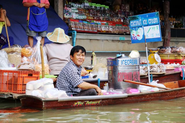 Dannoen Saduak, a must-see around Bangkok