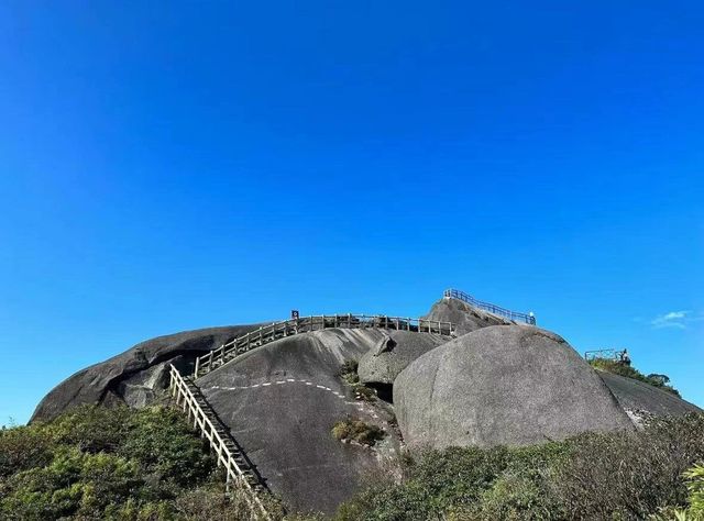 桂林貓兒山｜華南之巔~雲霧繚繞之峰