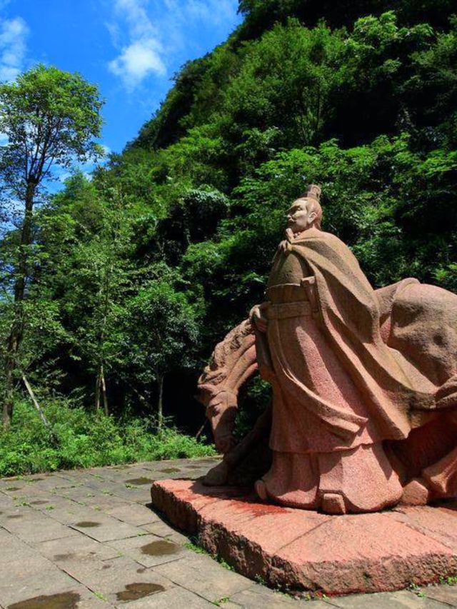 “萬里雲間戍，立馬劍門關