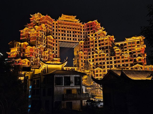 搭了七個多小時高鐵終於到張家界了 ​ ​第一天先隨意在市區溜達，發現這邊的空氣質素真的超好，它是清新
