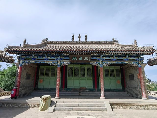 白塔寺，明正統十三年（1448)，由鎮守甘肅內監劉永誠在白塔古剎遺址上重建