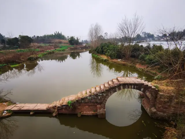 Revisiting the traces of Xian City and Yangliu Creek