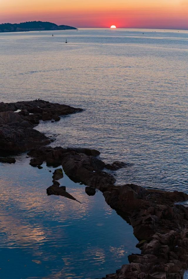 這裡的海上落日人少景美