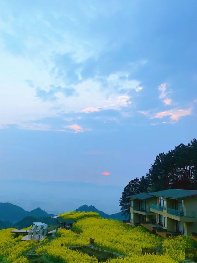 翻山越嶺為你而來，雲海上放空的治癒民宿