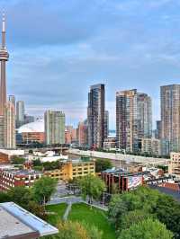 🌆✨ Toronto's Top Hotels: Views, Vibes & Vitality! 🏨🍁