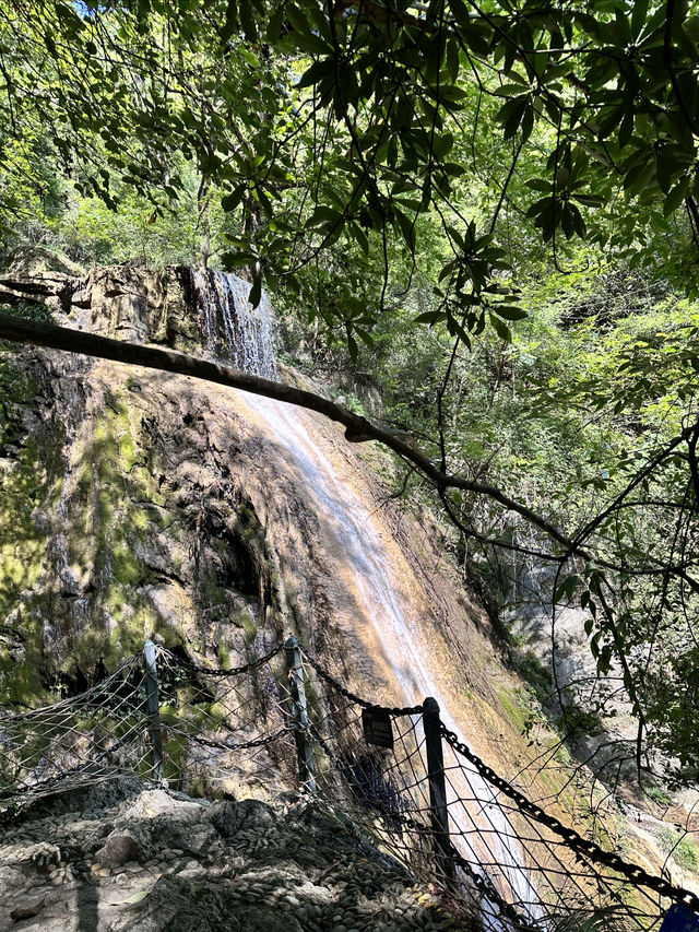 藏在陝南小城裡“小瀑布”