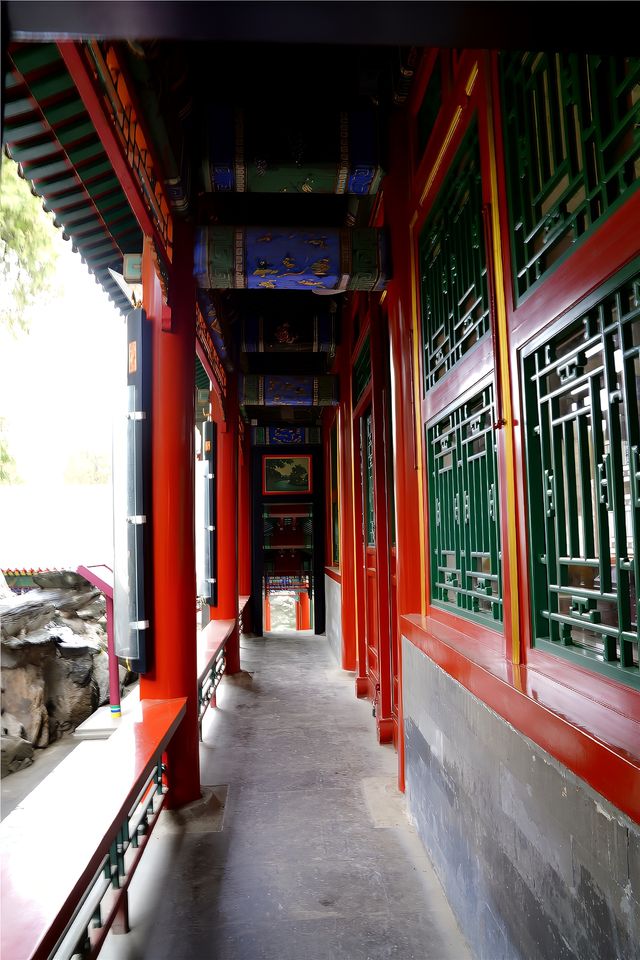 北海公園濠濮間，內裡有乾坤