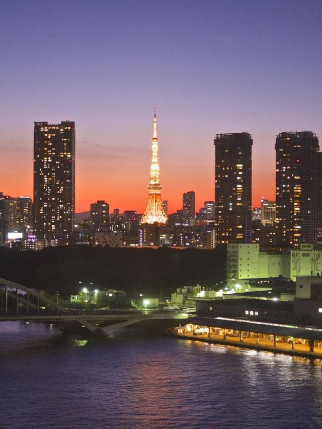 🌆 Tokyo's Chic Stay: The Lively Azabujuban 🏨✨