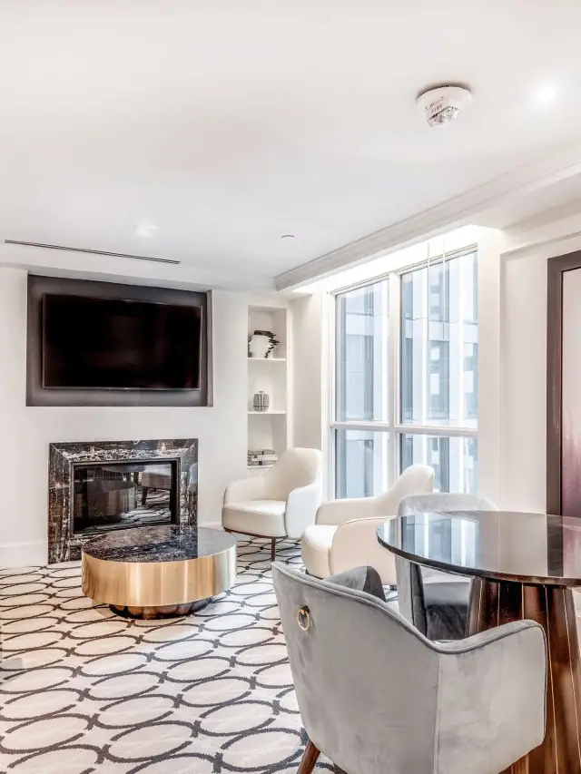 🌟 Vancouver's Comfy Gem: Azur Legacy Hotel 🌟