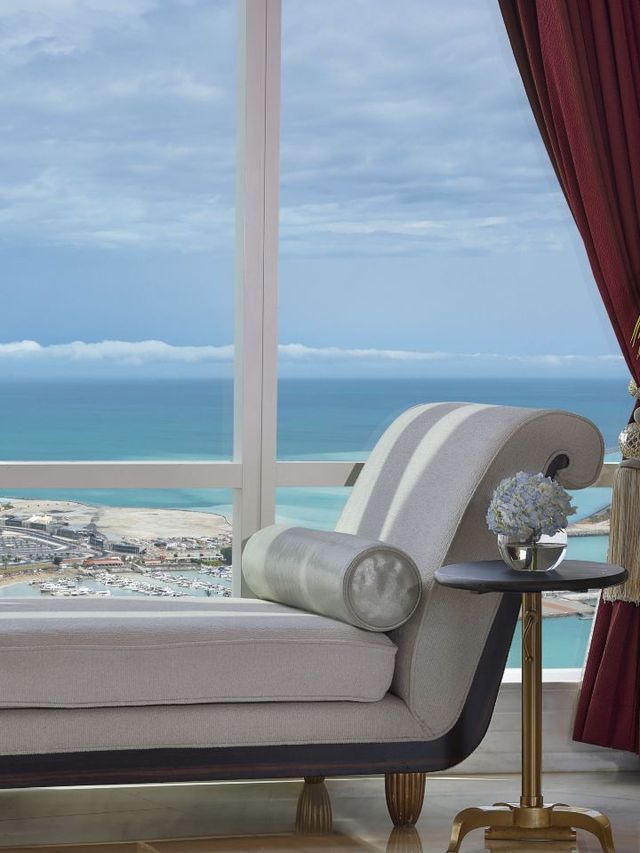 🌟 Abu Dhabi's Luxe Oasis: St. Regis Charms 🌟