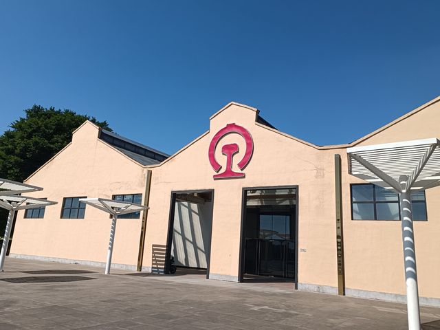 廣州鐵路博物館與濱水公園。