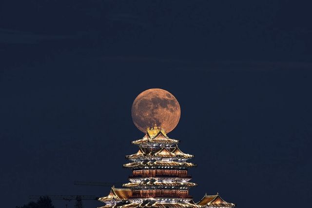不會只有我拍到了今年的閱江樓懸月吧~。