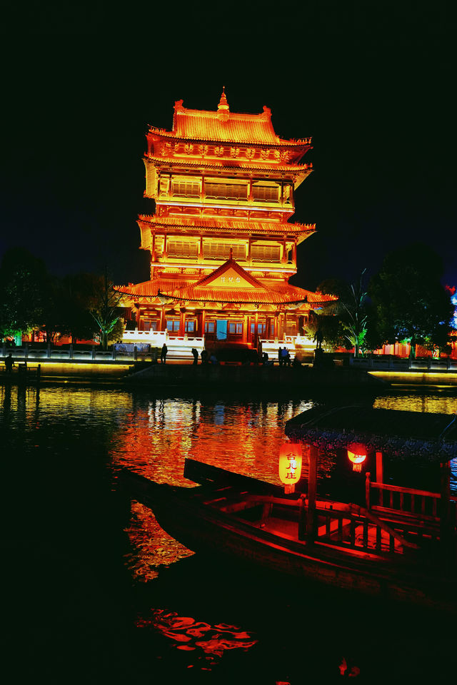 天下第一莊，台兒莊的夜景美不勝收。