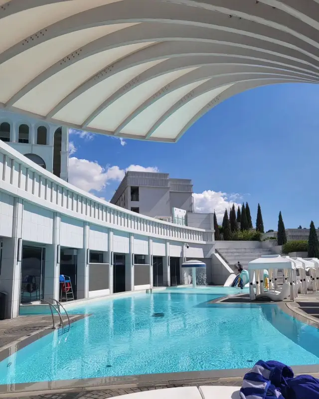 "Jeju Island The Siena Resort: A Dream Vacation Choice." 