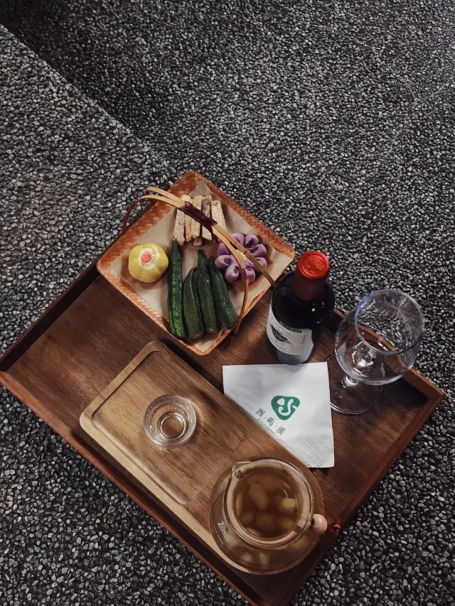 Chengdu: Escape to the Mountains for a Hot Spring Bath