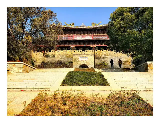 Tongxian Gate, Taibao Tower, and Hongfa Temple (1)