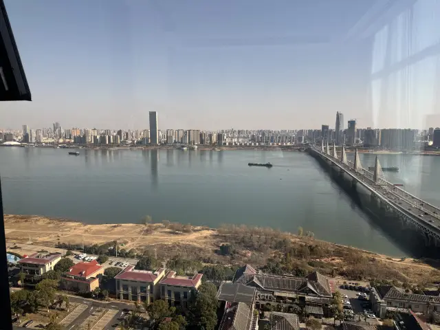 필런 호텔 270° 뷰 욕조 킹 베드 룸