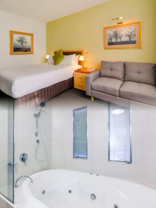 I always stay at this hotel when I come here. It feels like home. 