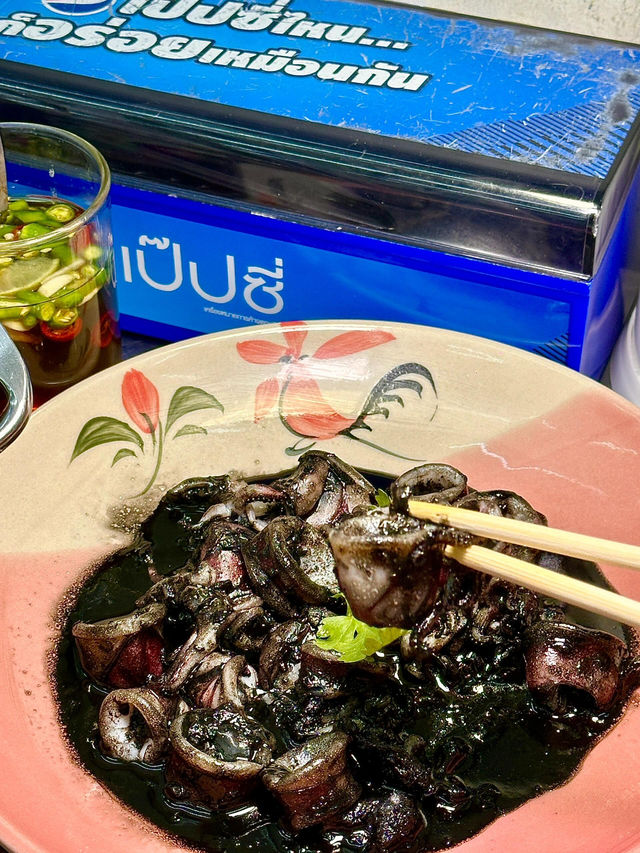 🇹🇭朱拉美食街｜開了幾十年的老牌泰餐魂！Louisvanich必吃清單來了✨
