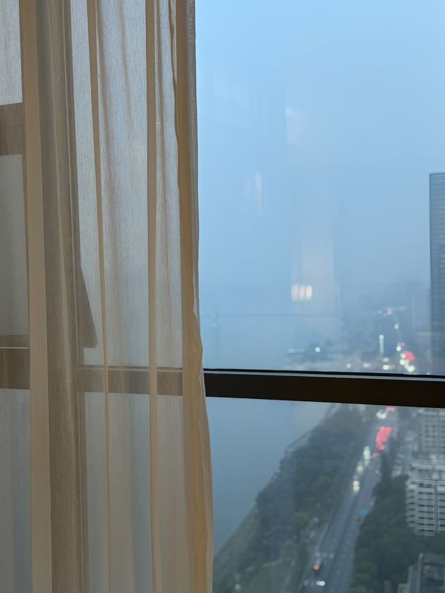 雲端江景，盡在怡景美季酒店！