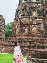 樹抱佛頭：暹羅的「永恆微笑」 地點：瑪哈泰寺（Wat Mahathat） 傳奇故事： 1767年