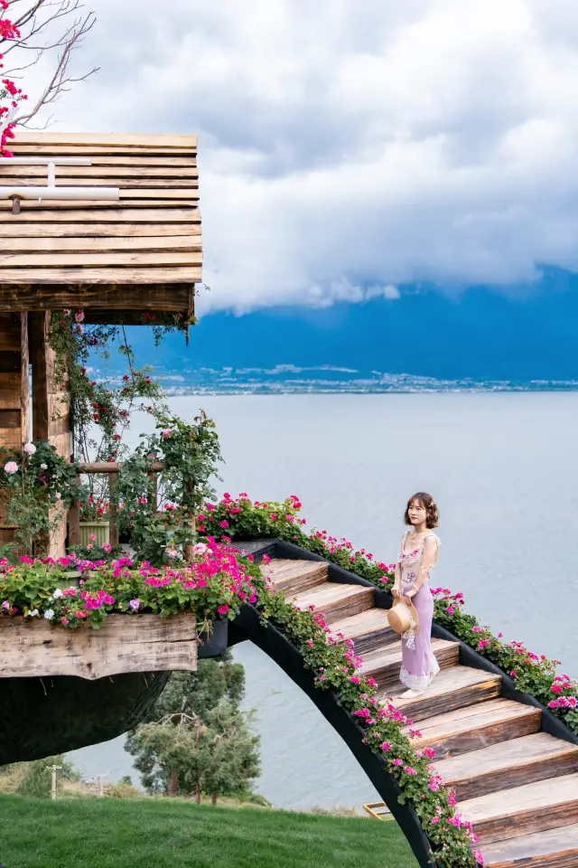 To capture these photos, I hired a photographer in Dali for a car-hire photoshoot around the lake!
