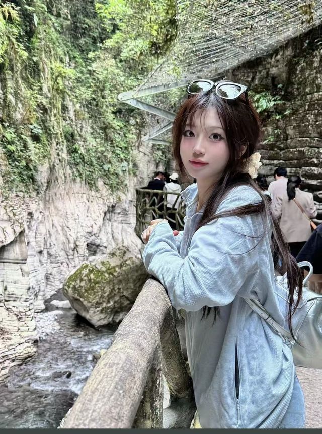 ##  地心谷暴走日記！懸崖玻璃橋上腳震震，土家摔碗酒真減壓