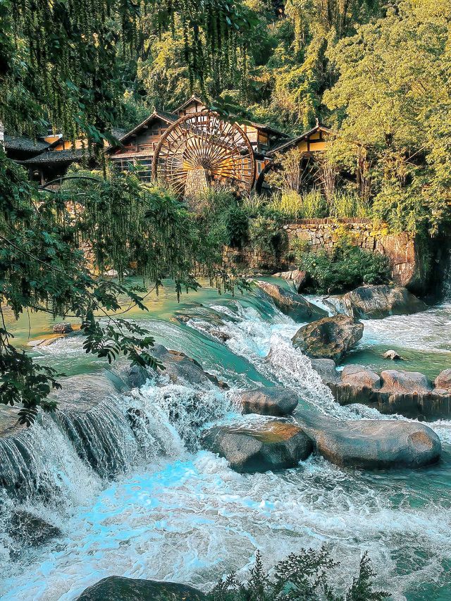 上饒望仙谷：懸崖上嘅仙俠世界！夜景燈亮瞬間靚到窒息