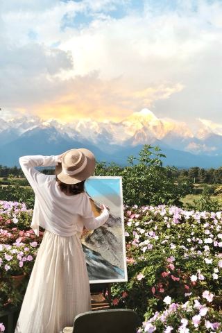 A day of relaxing and watching the sun shine on the Golden Mountain at a hotel in Lijiang