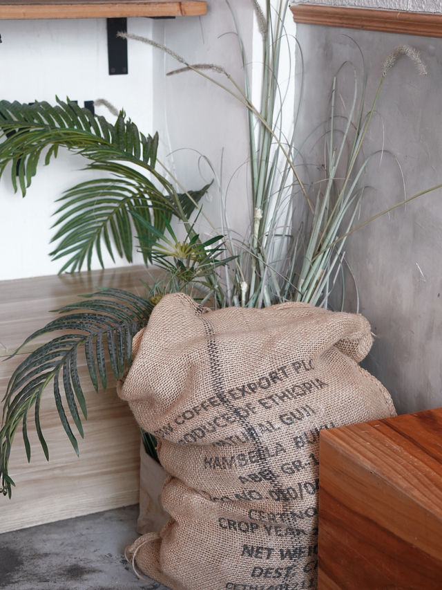 In Macau, even without searching for guides, I was able to clock in to my favorite coffee shop