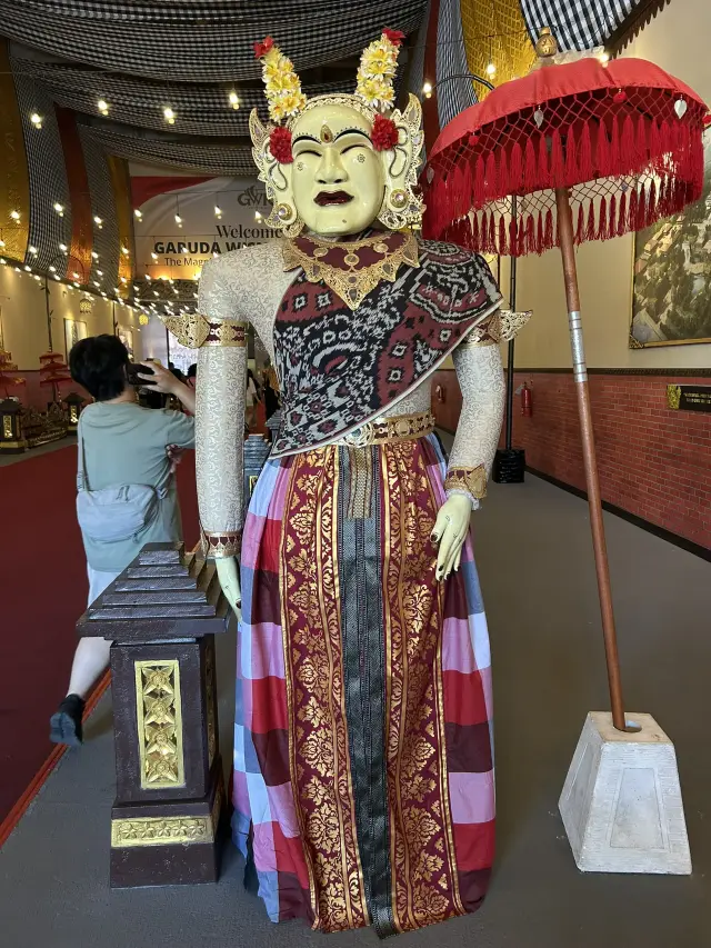 🛕 峇里島的靈魂色彩：神鷹廣場文化公園