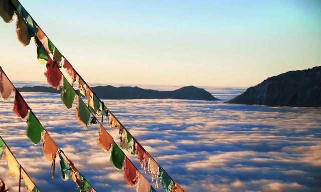 義觀雲海景區終極旅遊攻略:追雲逐日,解鎖山野秘境 核心亮點 以「流動的雲海+震撼日出日落」為核心 義觀雲海景區終極旅遊攻略:追雲逐日,解鎖山野秘境 核心亮點 以「流動的雲海+震撼日出日落」為核心