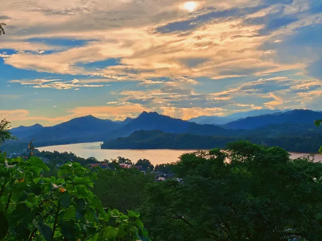 在琅勃拉邦的普西山，赴一場日落之約