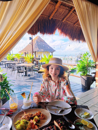 Cancun | A floating restaurant that combines good looks and delicious food