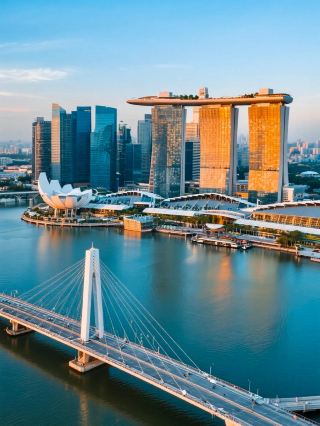 3.4 Arriving in Singapore, I realized how silly my clothes were