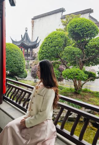 우아해요! 호텔을 '책 향기 가득하다'고 표현하는 경우는 드물죠