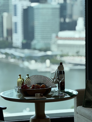 Stay Inside the Bifold Fan of Marina Bayď˝Mandarin Oriental Singapore is So Healing