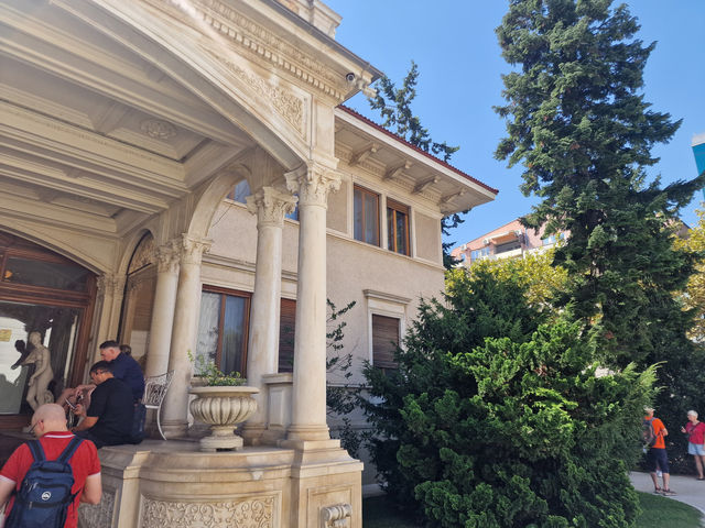 Ceausescu's House Requires Planning and Reveals Opulence