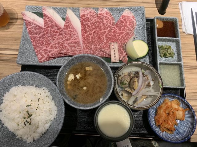 平價A5和牛定食 - 美術系考滿分燒肉店