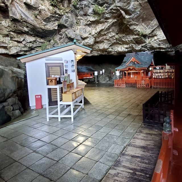 日本唯一建於懸崖上洞穴的神社-鵜戶神宮