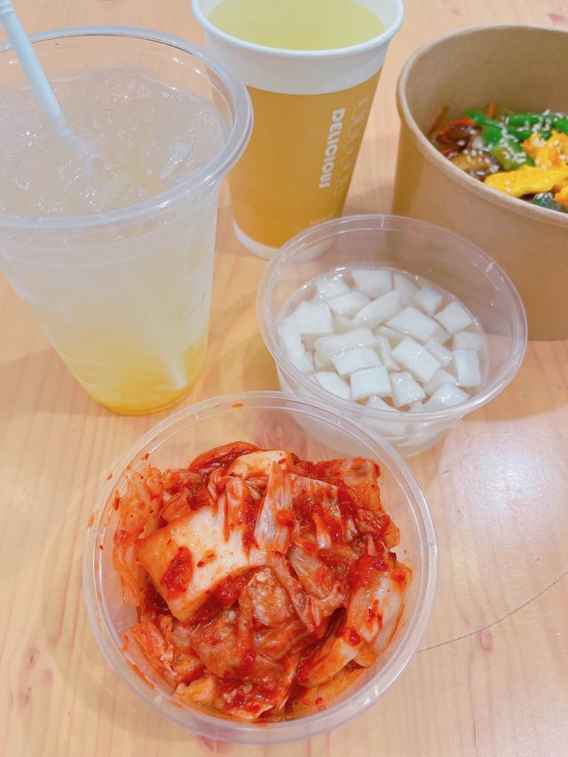 呢間「小熊貓」食物種類都幾多,而且出餐又快,抵讚~價錢又親民,無論堂食外賣都係一個唔錯既選擇~ 呢間「小熊貓」食物種類都幾多,而且出餐又快,抵讚~價錢又親民,無論堂食外賣都係一個唔錯既選擇~