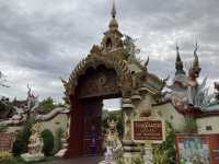 ‘วัดหมื่นตูม’ วัดสถาปัตยกรรมซุ้มประตูสวย
