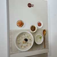 【韓国ソウル・明洞】ビビンバも美味しい朝食におすすめ「本粥＆ビビンバcafe 明洞2号店」